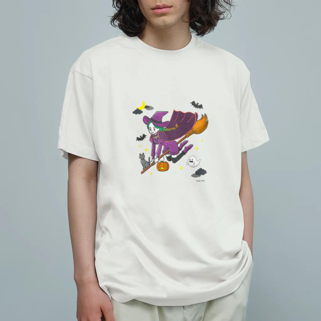 MIKA YADA illust shopの10月ハロウィンの夜、魔女が行く Organic Cotton T-Shirt