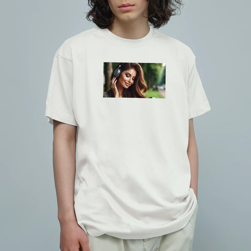 moesoraの音楽を聴く女性 Organic Cotton T-Shirt