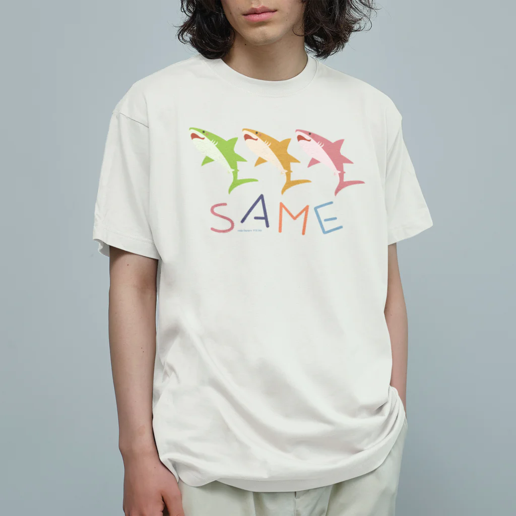 さかたようこ / サメ画家のはにかみSAME Organic Cotton T-Shirt