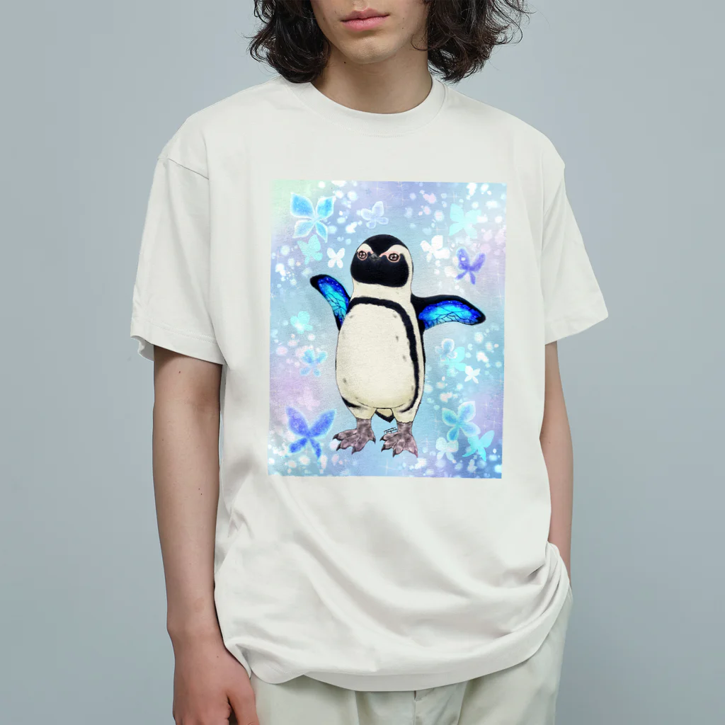 ヤママユ(ヤママユ・ペンギイナ)のケープペンギン「ちょうちょ追っかけてたの」(Blue) オーガニックコットンTシャツ