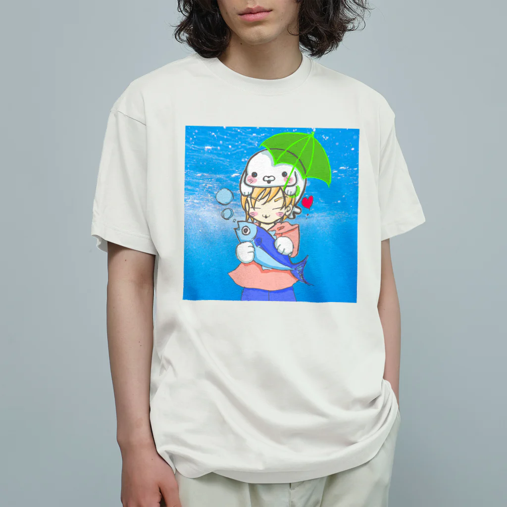 さくらんぼねこの傘をさすアザラシお魚捕まえたよ Organic Cotton T-Shirt