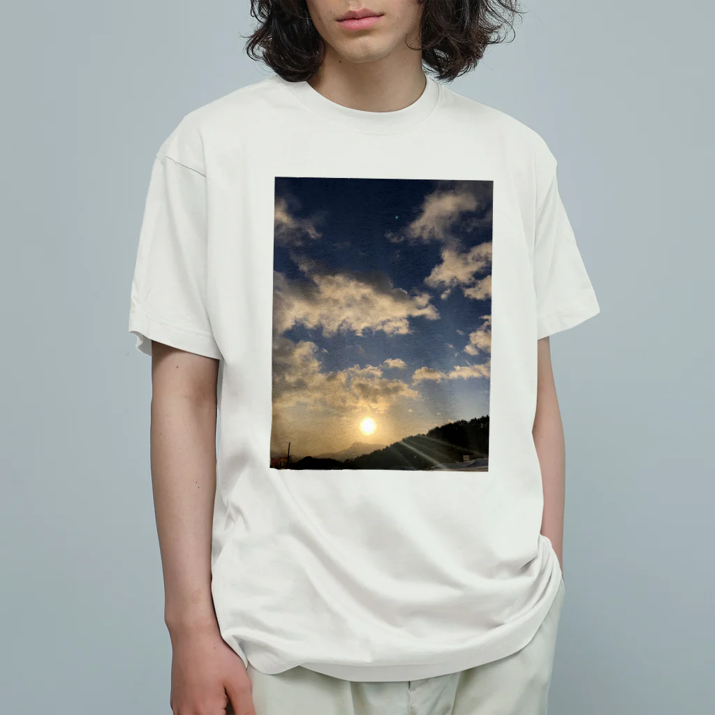 Nobuの朝の太陽と雲 オーガニックコットンTシャツ