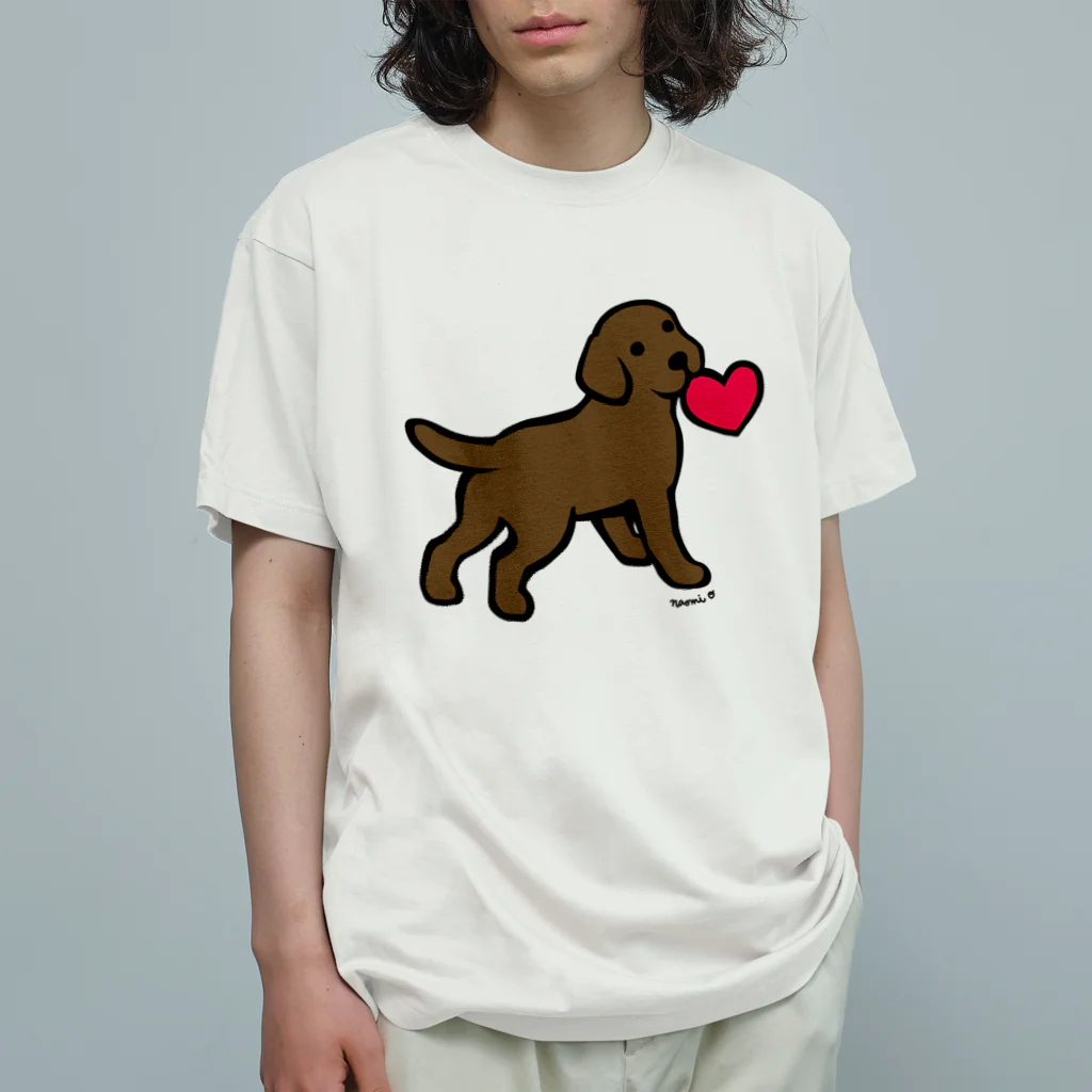 ハッピー・ラブラドールズのチョコラブパピーと赤いハート オーガニックコットンTシャツ