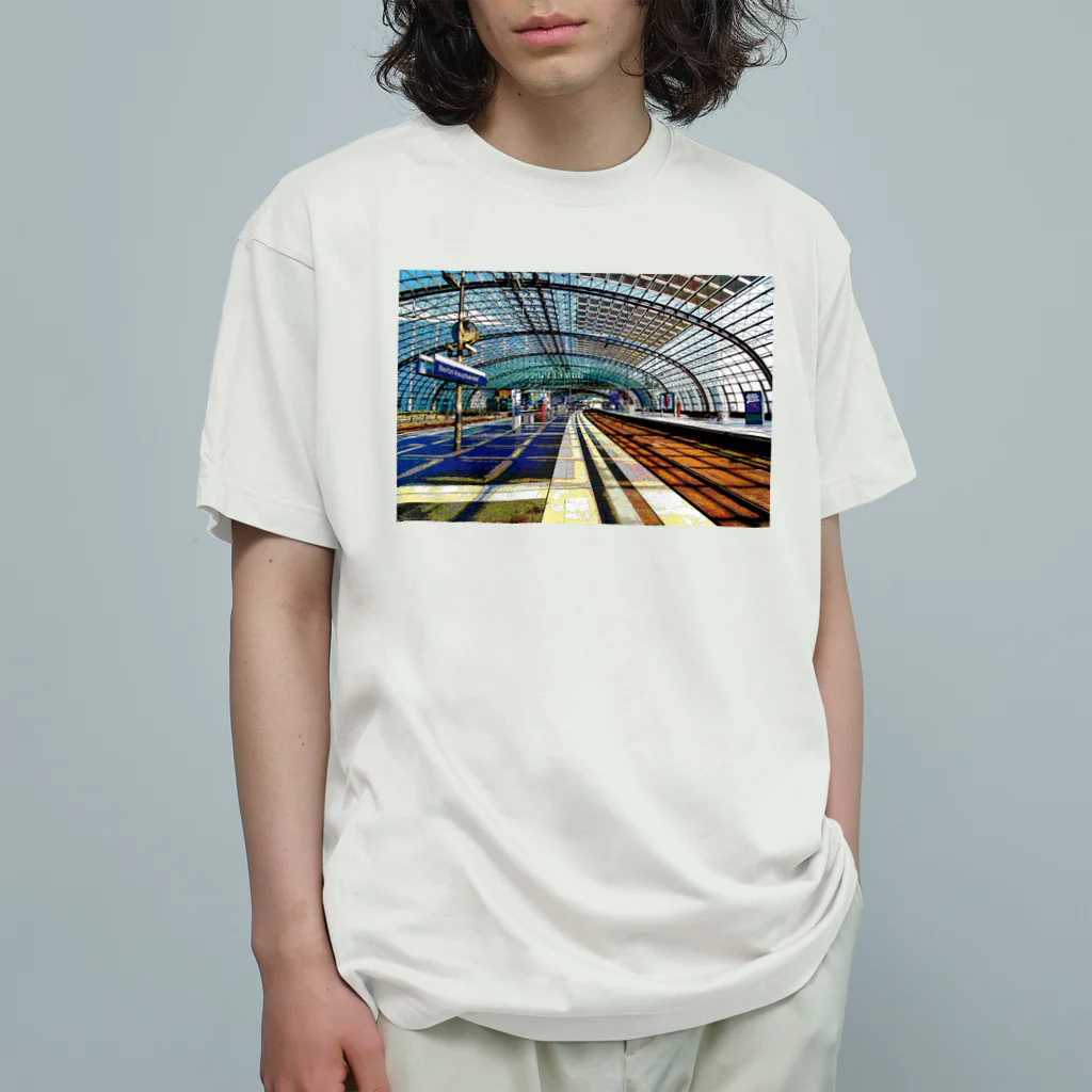 GALLERY misutawoのドイツ ベルリン中央駅のホーム Organic Cotton T-Shirt