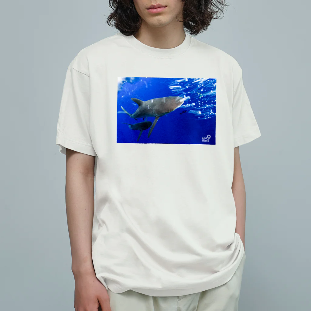 古見きゅう/ and 9 films オンラインショップ のシルキーシャーク Organic Cotton T-Shirt