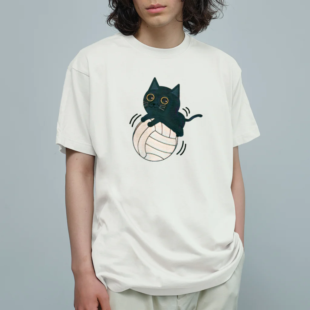 chicodeza by suzuriのバレーボールの猫ちゃん オーガニックコットンTシャツ