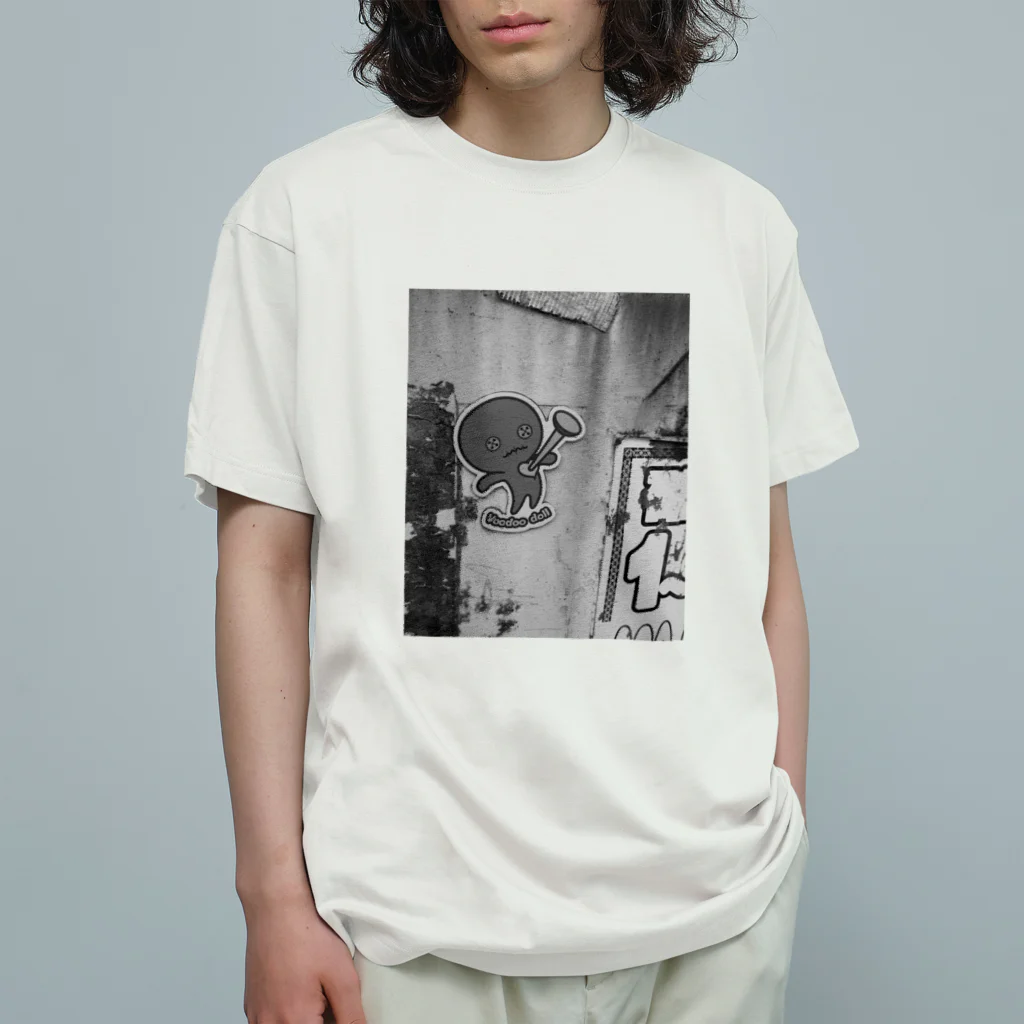 STUDIO SUNLIGHT WEB SHOPのぶーどぅーどーる「今日もどこかにはりつけられる」 Organic Cotton T-Shirt