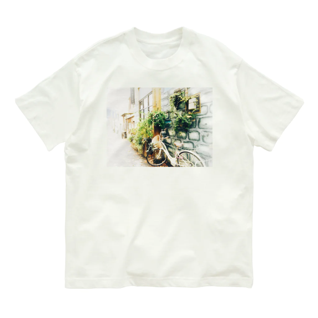 Let's Go for a Walkの白い自転車とお花屋さん Organic Cotton T-Shirt