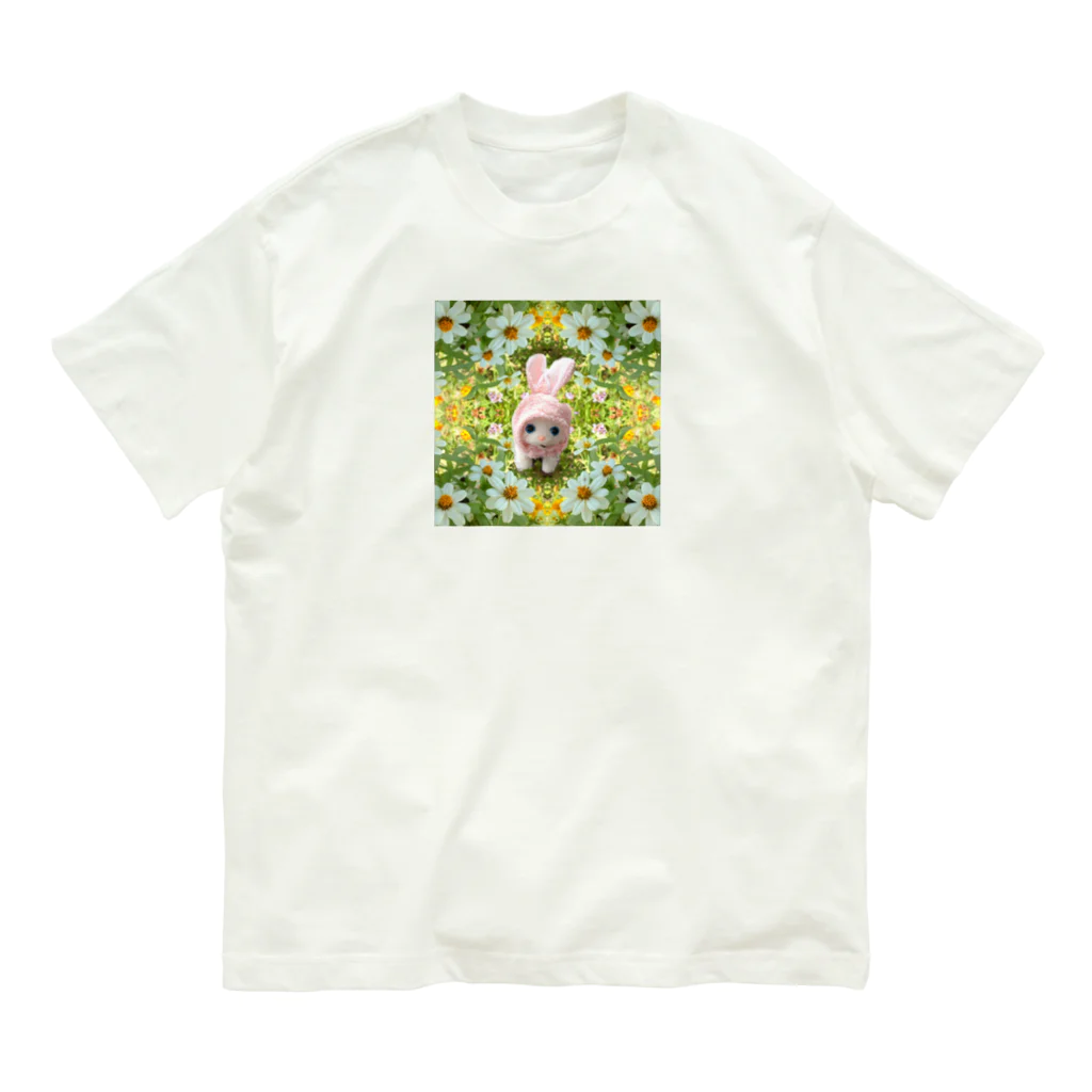 ❀おちゃめの部屋❀の草原をお散歩するミルキーちゃん☆ Organic Cotton T-Shirt