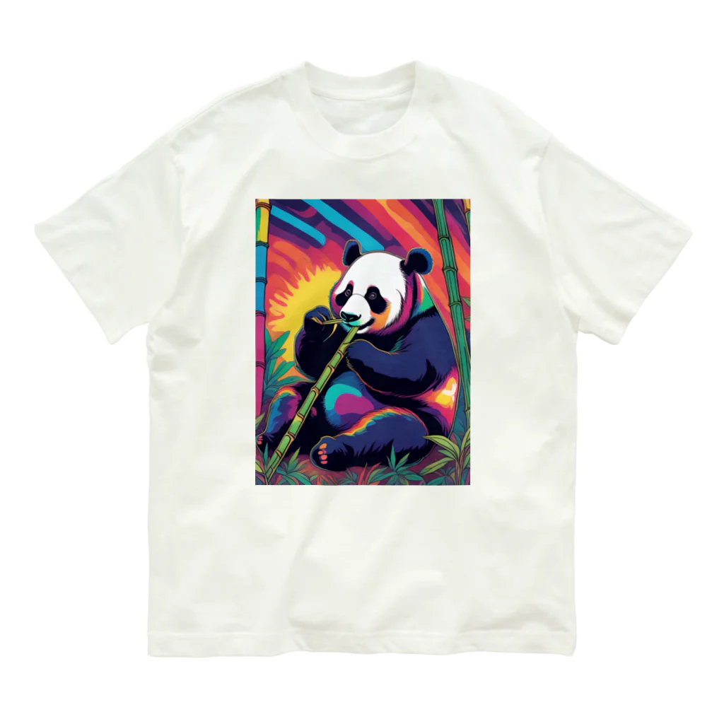 動物のオシャレ屋の竹林に座るパンダ オーガニックコットンTシャツ