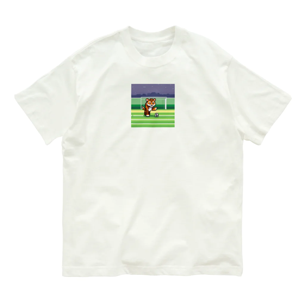 クロスクリエイティブのサッカーをしているトラ オーガニックコットンTシャツ