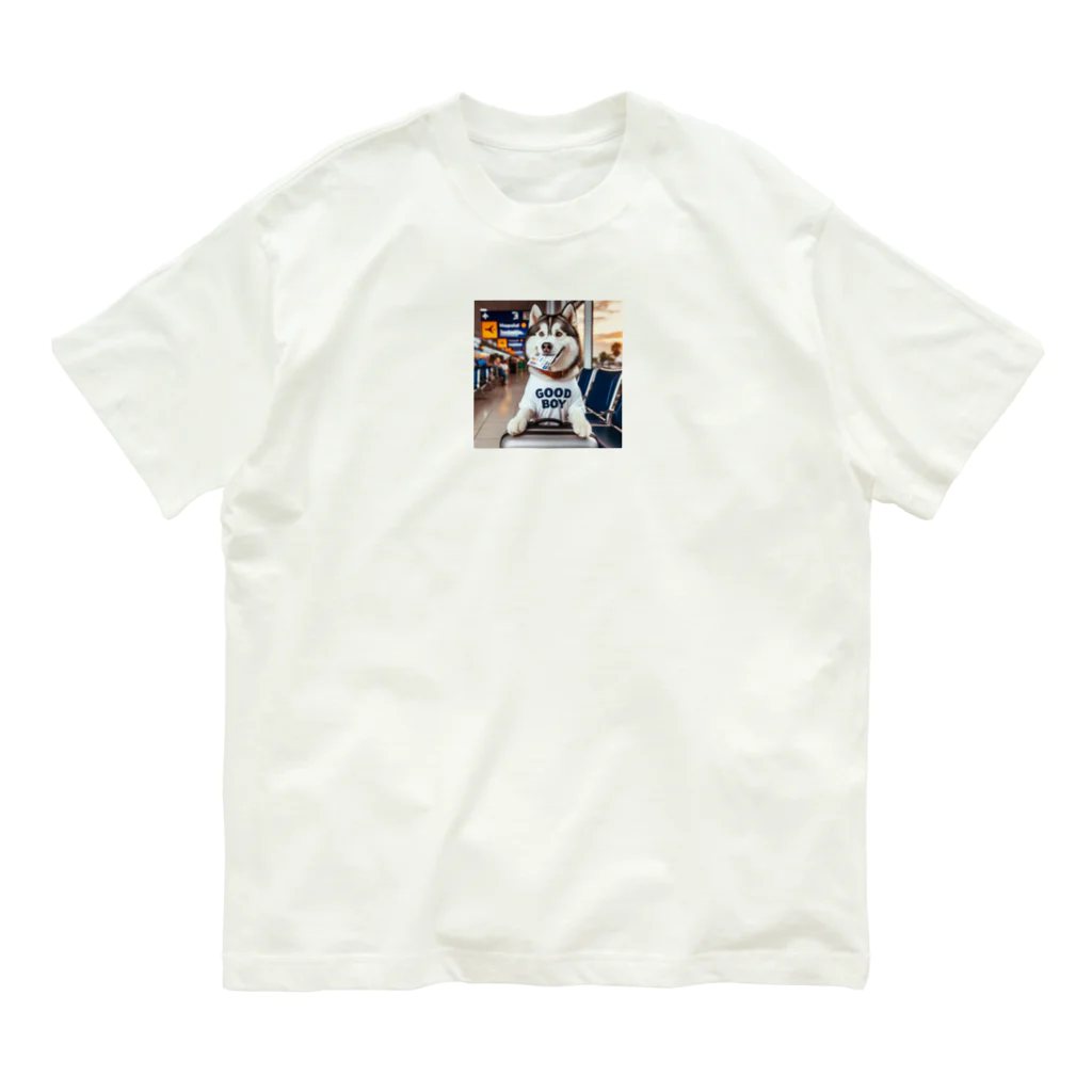 qloの搭乗口を目指すGOOD BOY Organic Cotton T-Shirt