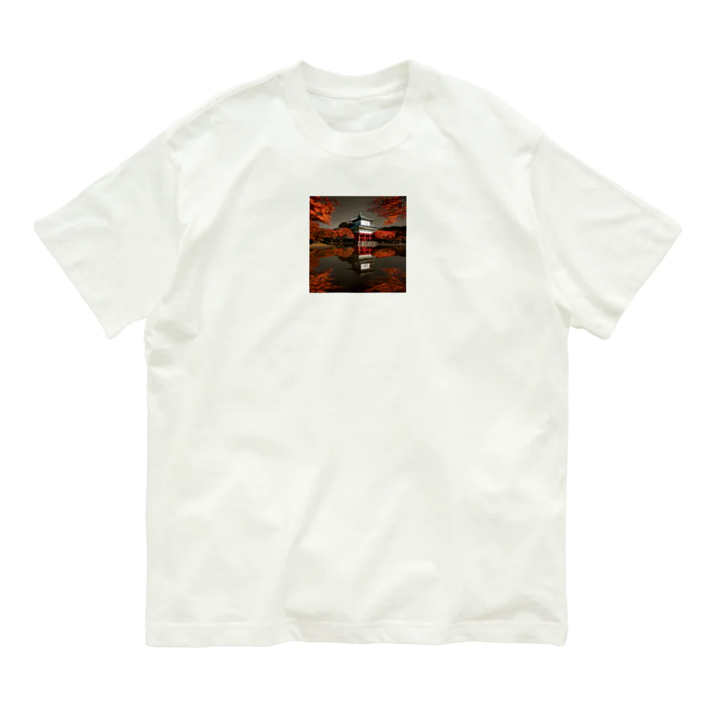 yohiti193の池に映る日本の歴史的建造物と紅葉 Organic Cotton T-Shirt