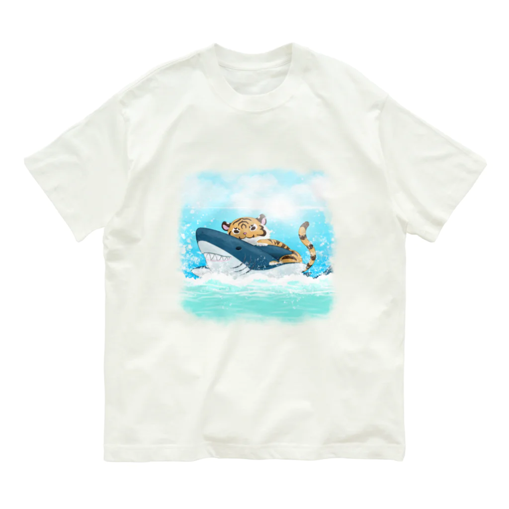 Torafare(yamachaYuka)のサメと遊ぶ虎さん オーガニックコットンTシャツ