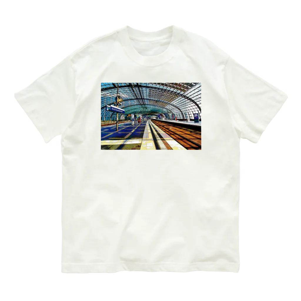 GALLERY misutawoのドイツ ベルリン中央駅のホーム Organic Cotton T-Shirt