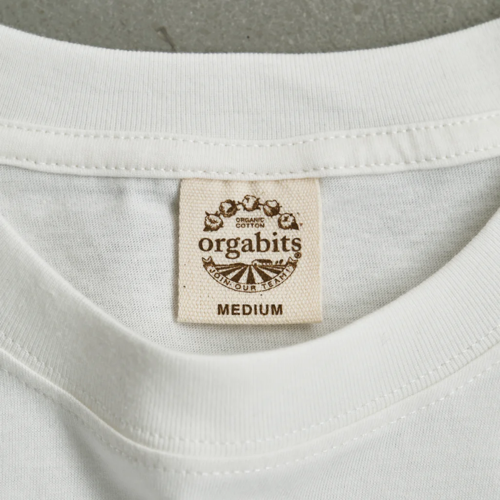 KAEL INK | カエル インクのイワトビペンギン : エナジーホッパー Organic Cotton T-Shirt is made by "Orgabits," a company that cares about the global environment