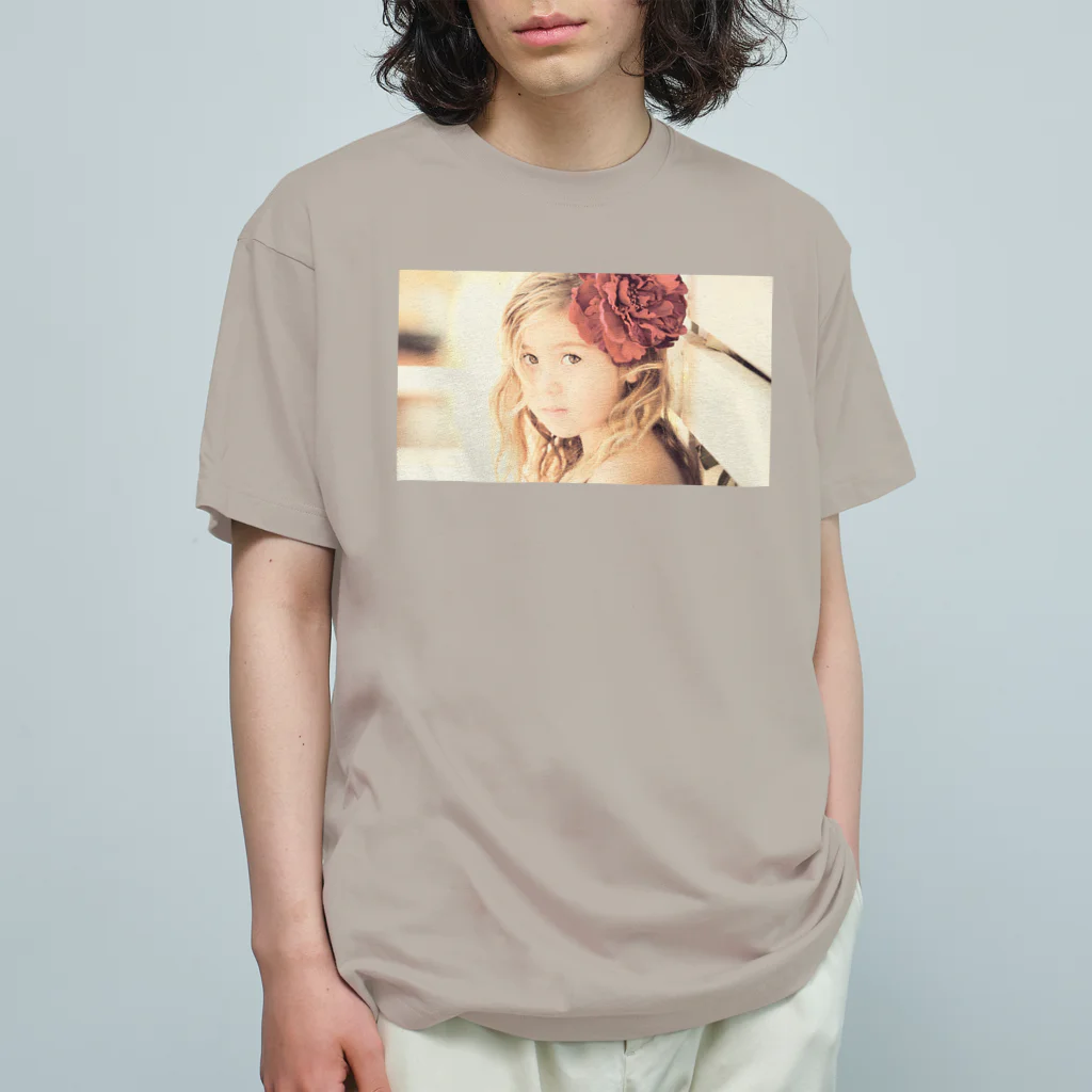 poppy22のセピアなフラワーガール オーガニックコットンTシャツ