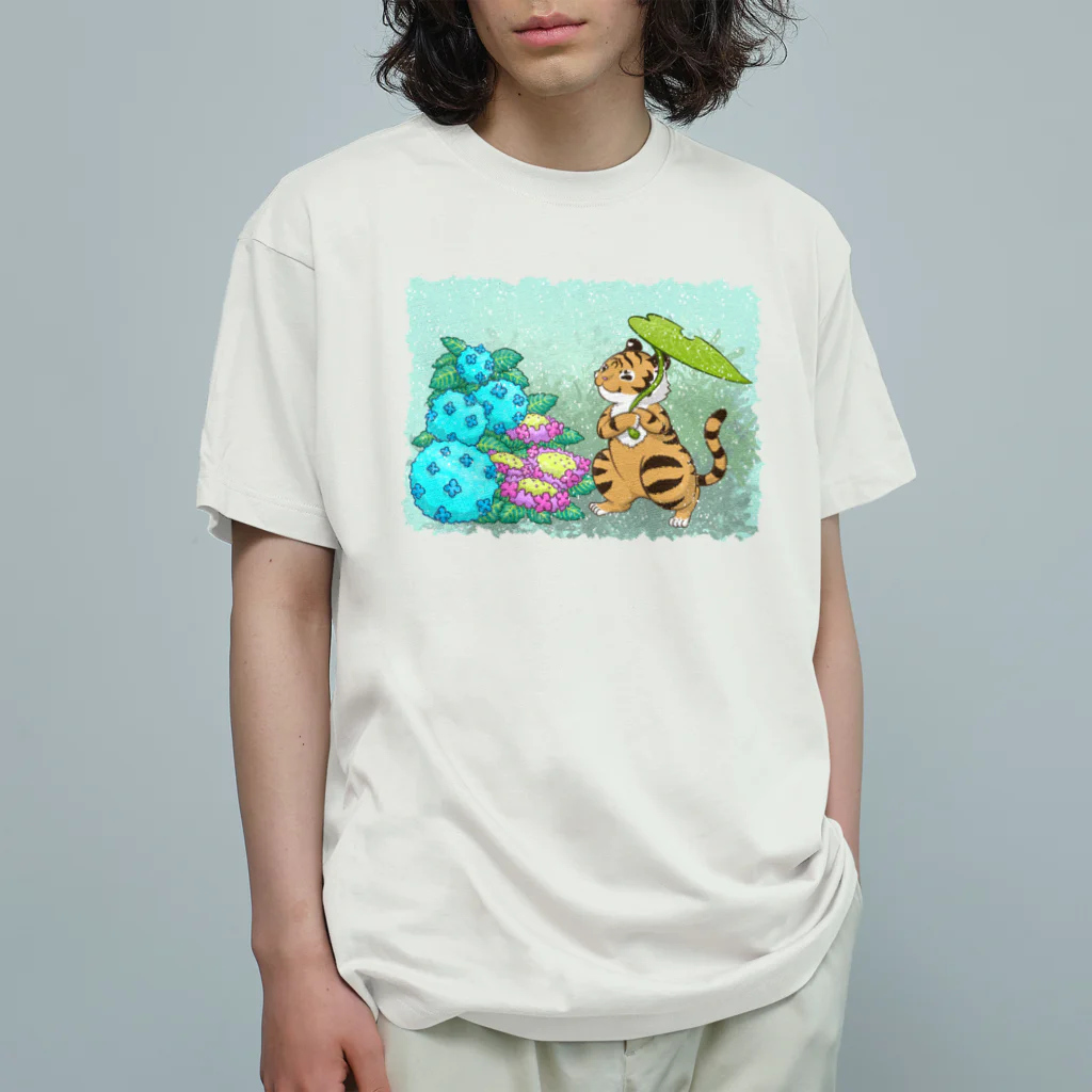 Torafare(yamachaYuka)の虎さんと紫陽花 Organic Cotton T-Shirt