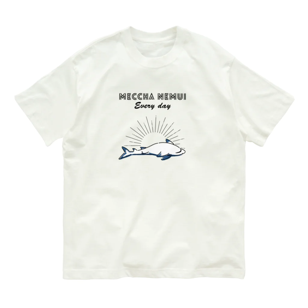 屋台 urukaのMECCHA NEMUI さめ オーガニックコットンTシャツ