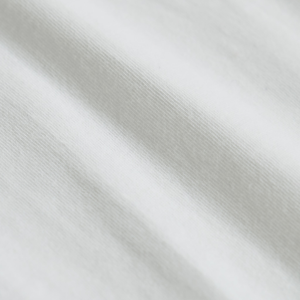 akane_art（茜音工房）のモノクロフラワー（キク） Organic Cotton T-Shirt is made of 100% organic cotton and feels gentle on the skin