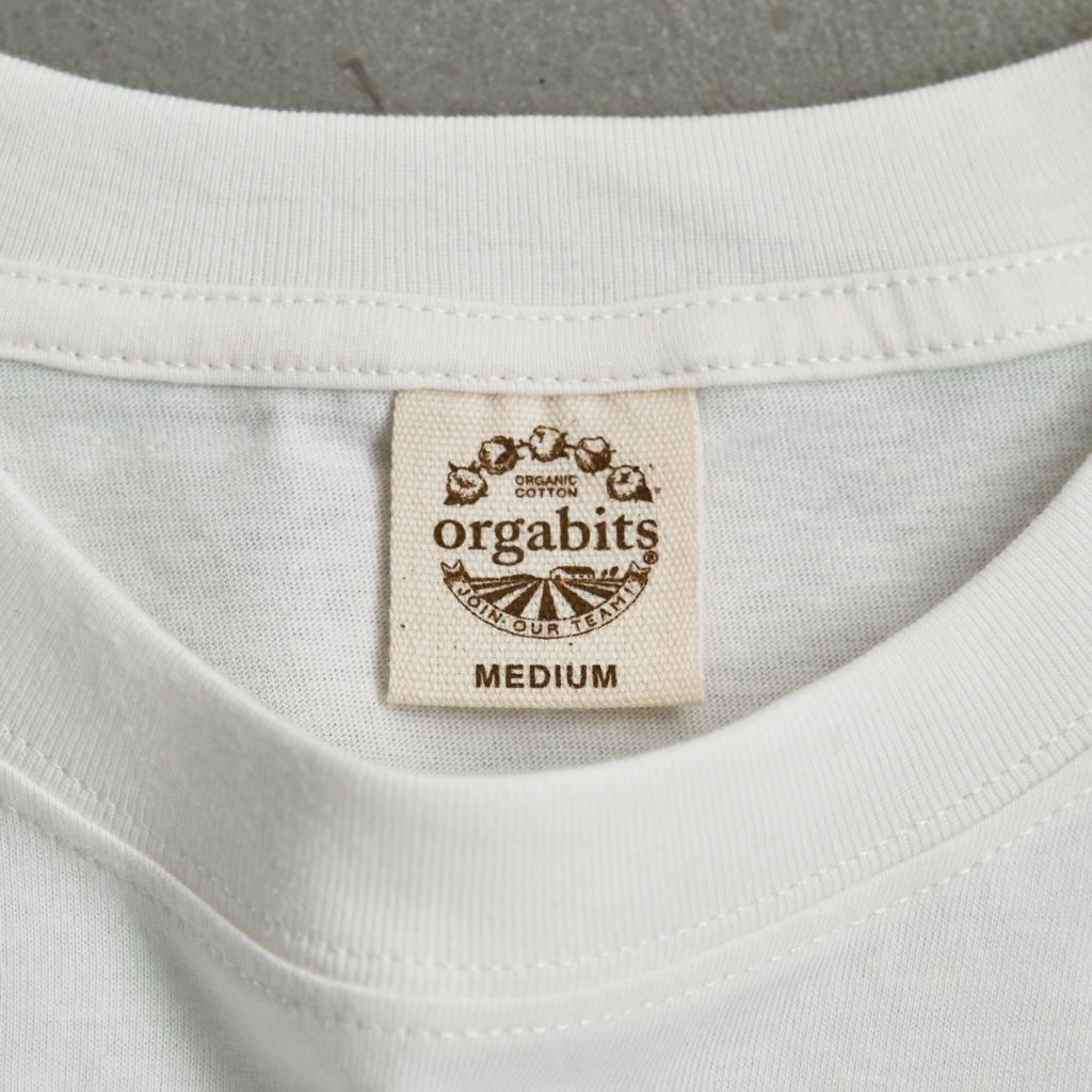 SUIMINグッズのお店の【中】スクール水着のねこ Organic Cotton T-Shirt is made by "Orgabits," a company that cares about the global environment
