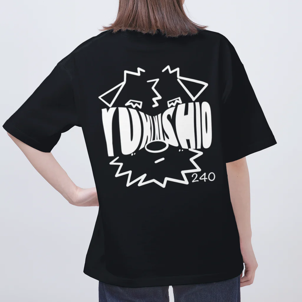 Yuki Villageのバックプリント BIGロゴTシャツ（イラスト白） オーバーサイズTシャツ