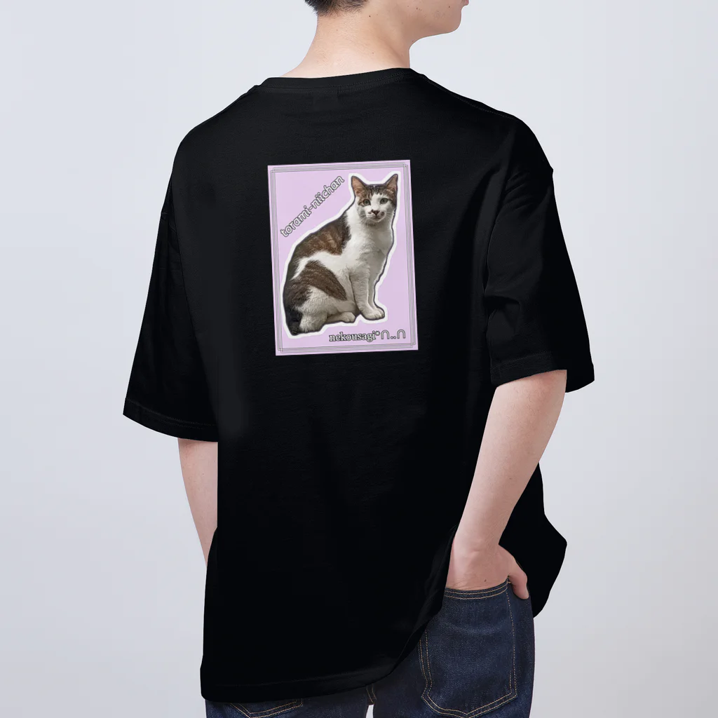 nekousagi*∩..∩のトラミ兄ちゃん自画像？ピンク【nekousagi*∩..∩ロゴ入り】 Oversized T-Shirt