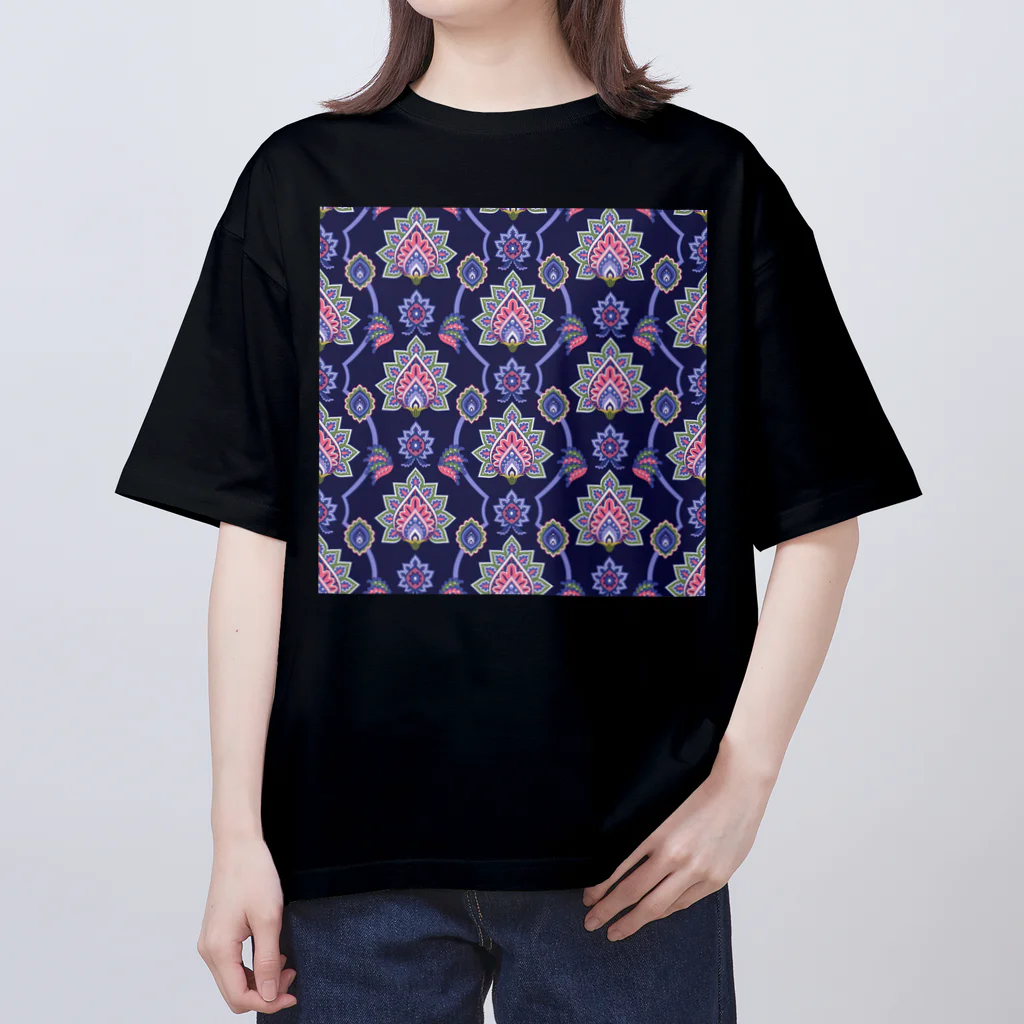 Katie（カチエ）のインド風の植物柄（紫） Oversized T-Shirt