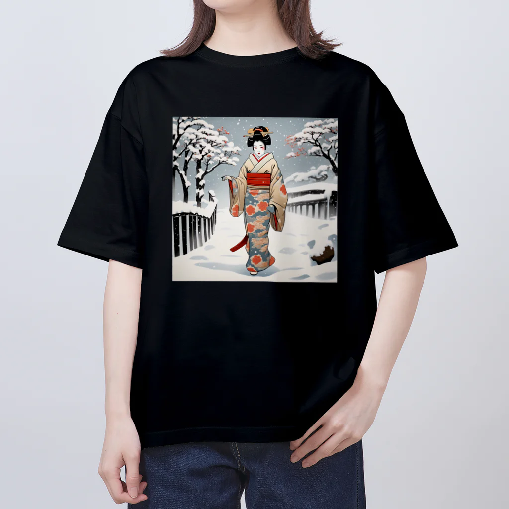 日本の風景 COOL JAPANの日本の風景、冬雪降る中を歩く舞妓さん　MAIKO walking in the snow オーバーサイズTシャツ