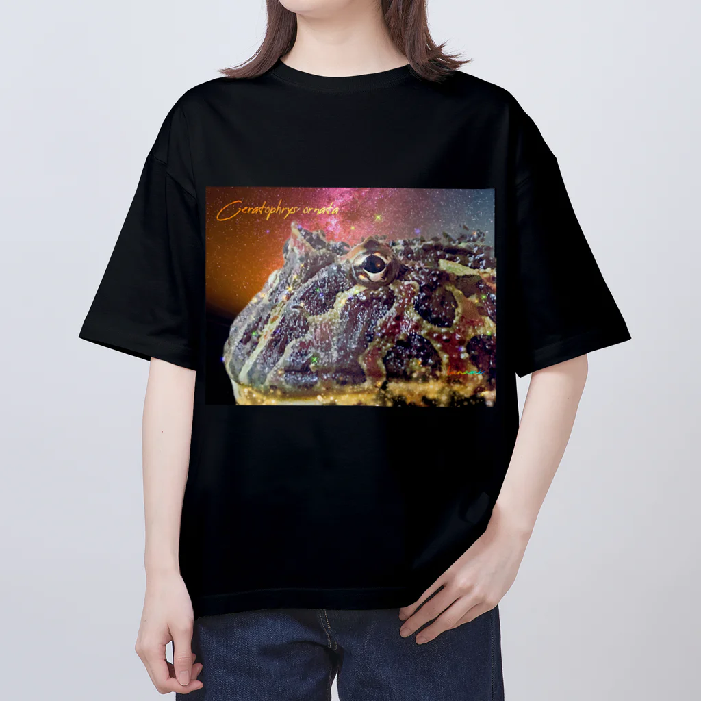 るなるなのCeratophrys ornata  ベルツノガエル オーバーサイズTシャツ