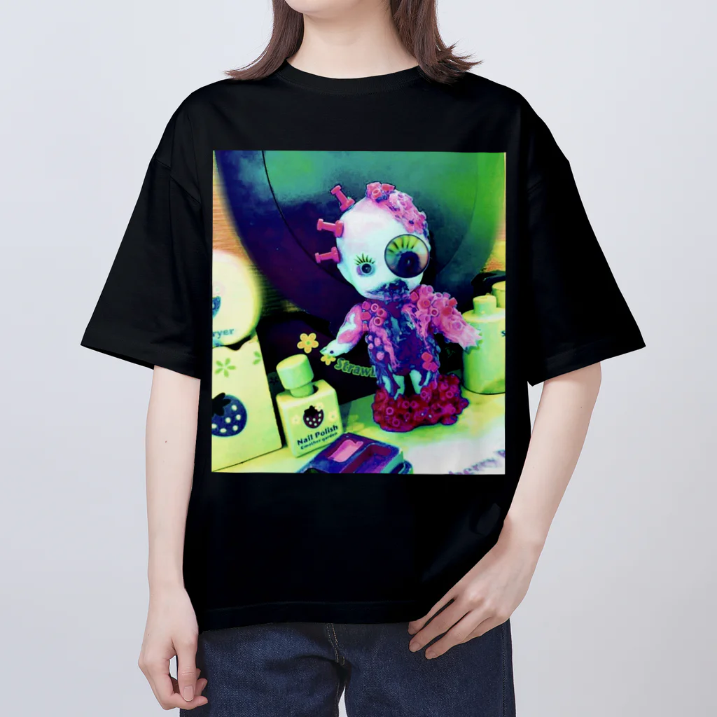 egg Artworks & the cocaine's pixの物語『トロちゃん』 Oversized T-Shirt