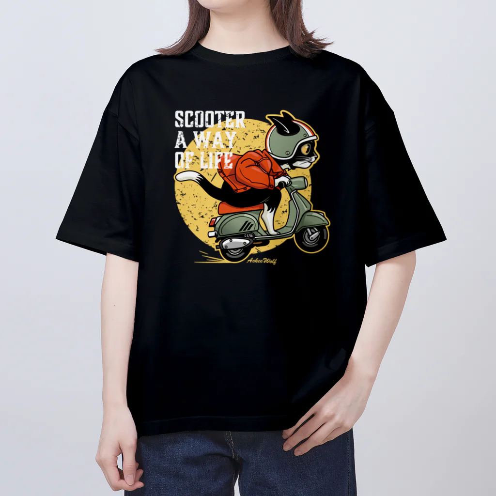 AckeeWolf Art Shopのスクーターに乗った猫 Oversized T-Shirt