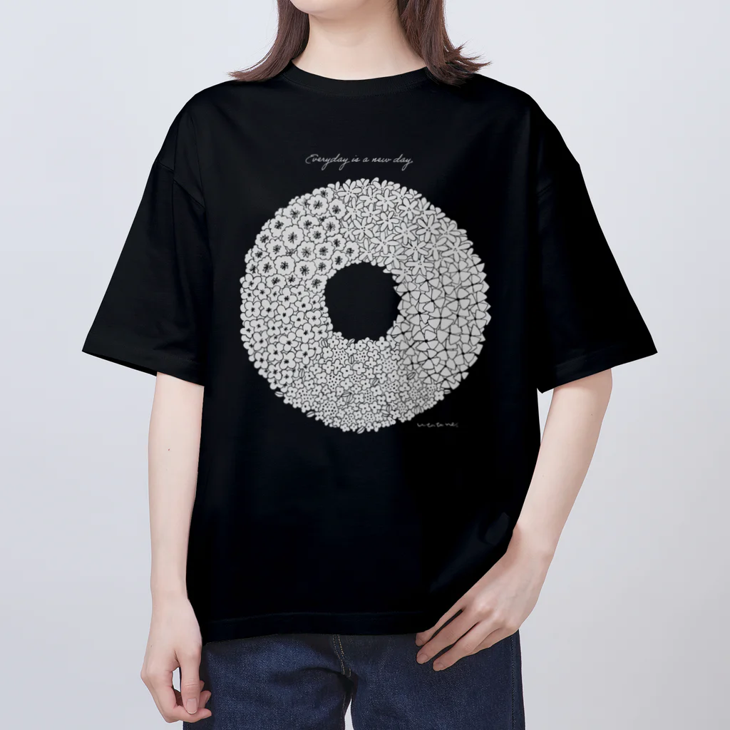 utatane-oの紫陽花リース Oversized T-Shirt