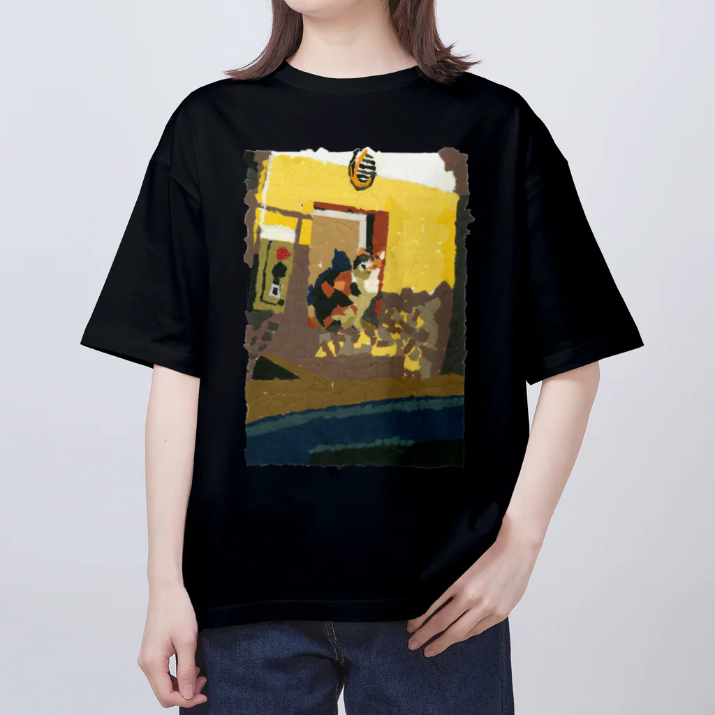 Yuhki | おばけのゆうき 公式オンラインショップ　【ちぎり絵・貼り絵のTシャツ・パーカー・スマホケース・バッグ・日用品・雑貨・文具・ドッグTシャツなど販売中】の地域猫の三毛猫みけちゃん(ちぎり絵) オーバーサイズTシャツ