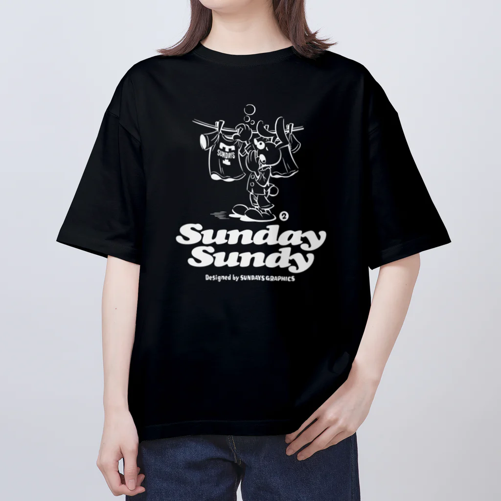 SUNDAYS GRAPHICSのSUNDAY SUNDY No.2 (白ロゴ) オーバーサイズTシャツ