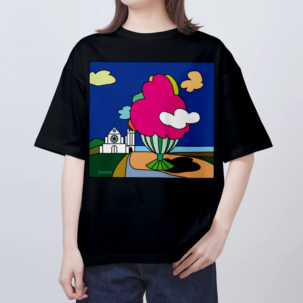 Blupiggの幸せの丘ピンクの木 オーバーサイズTシャツ