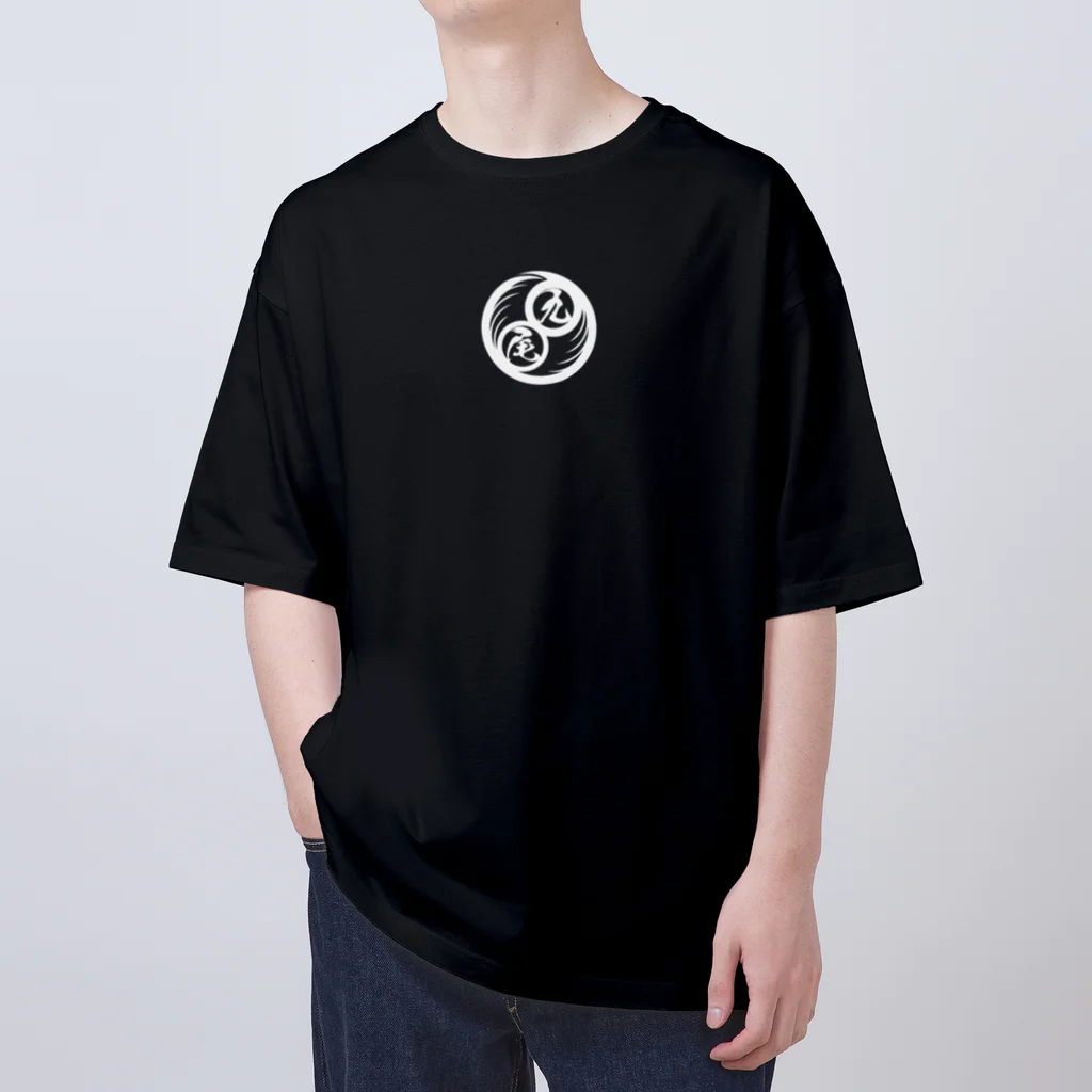 尾九の幸運を招く 麒麟 Oversized T-Shirt