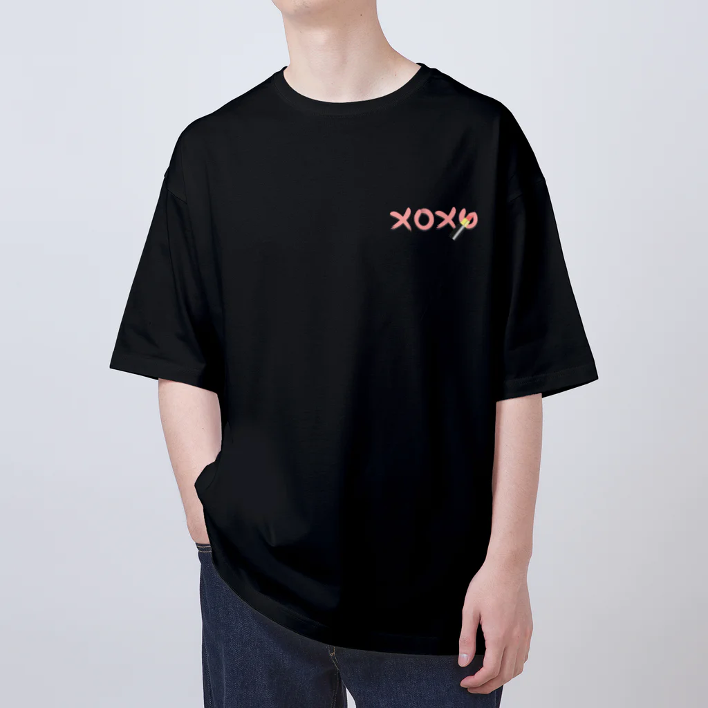 A33のワンポイント　xoxo Oversized T-Shirt