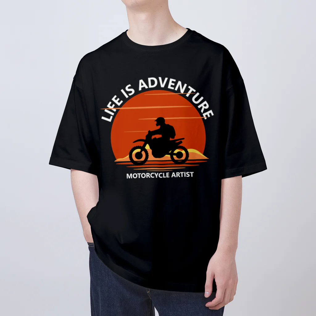 アージーのLife is Adventure Oversized T-Shirt