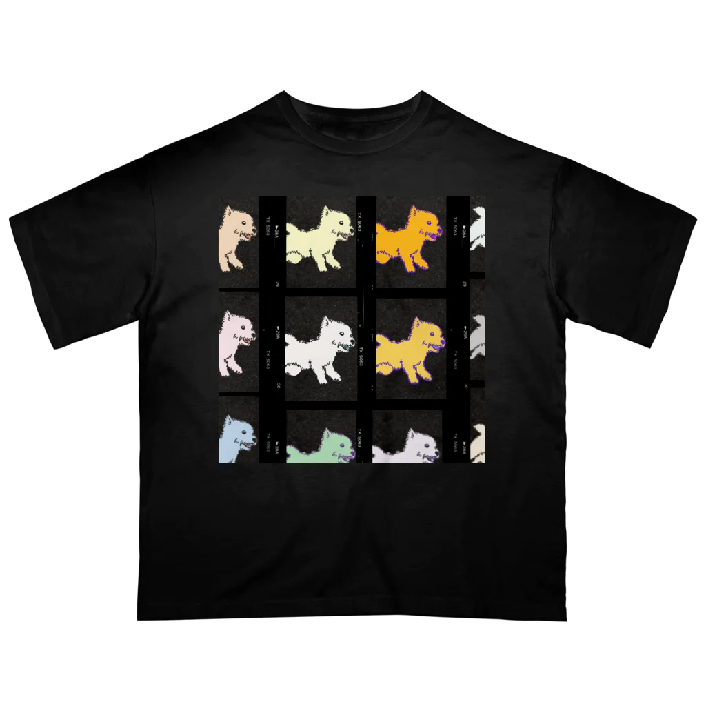 ウエストハイランドホワイトテリアのグッズのヴィンテージフィルム風の白い犬(たくさん) オーバーサイズTシャツ