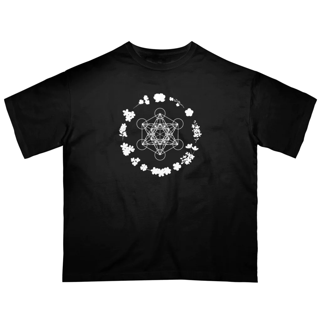 Metatron’s Cube Cosmosの 優雅さとシンプルさを纏ったメタトロンキューブと白い花のリース 】 Oversized T-Shirt