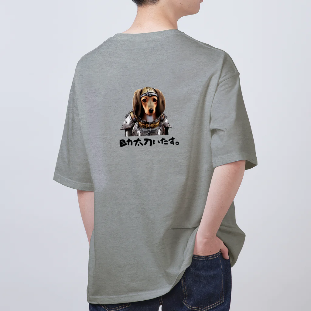 カレー屋　月夜のライオンの鉄犬A （助太刀・文字黒） オーバーサイズTシャツ