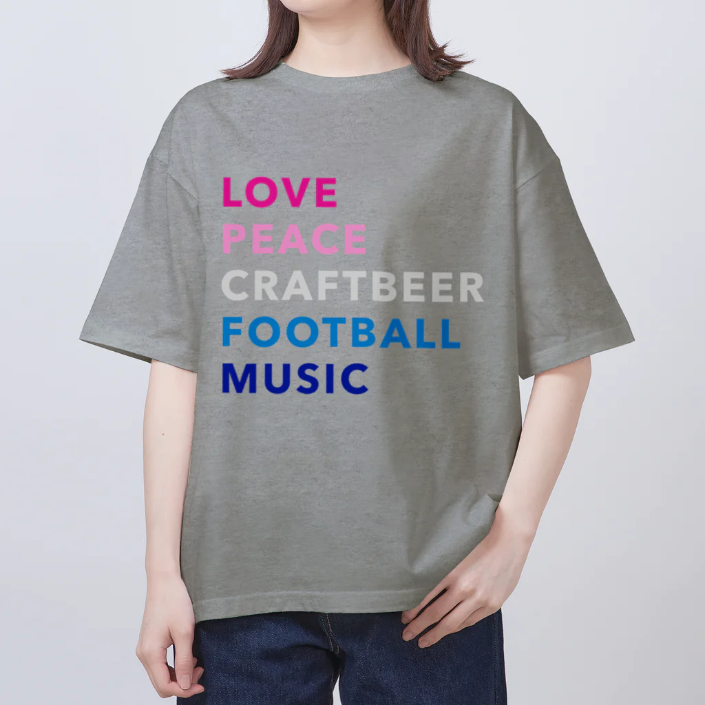 KAWAGOE GRAPHICSの愛と平和とビールとサッカーと音楽 Oversized T-Shirt