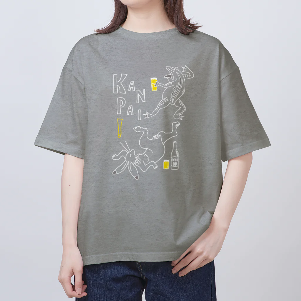 ビールとアート TM-3 Designの名画 × BEER（鳥獣戯画）ロゴ賑やかver.白線画 Oversized T-Shirt