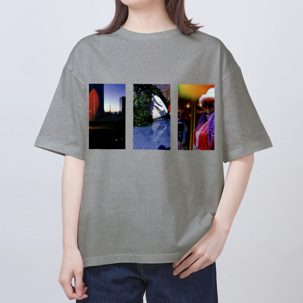 ﾄﾙｺﾞﾚの三連東京 Oversized T-Shirt