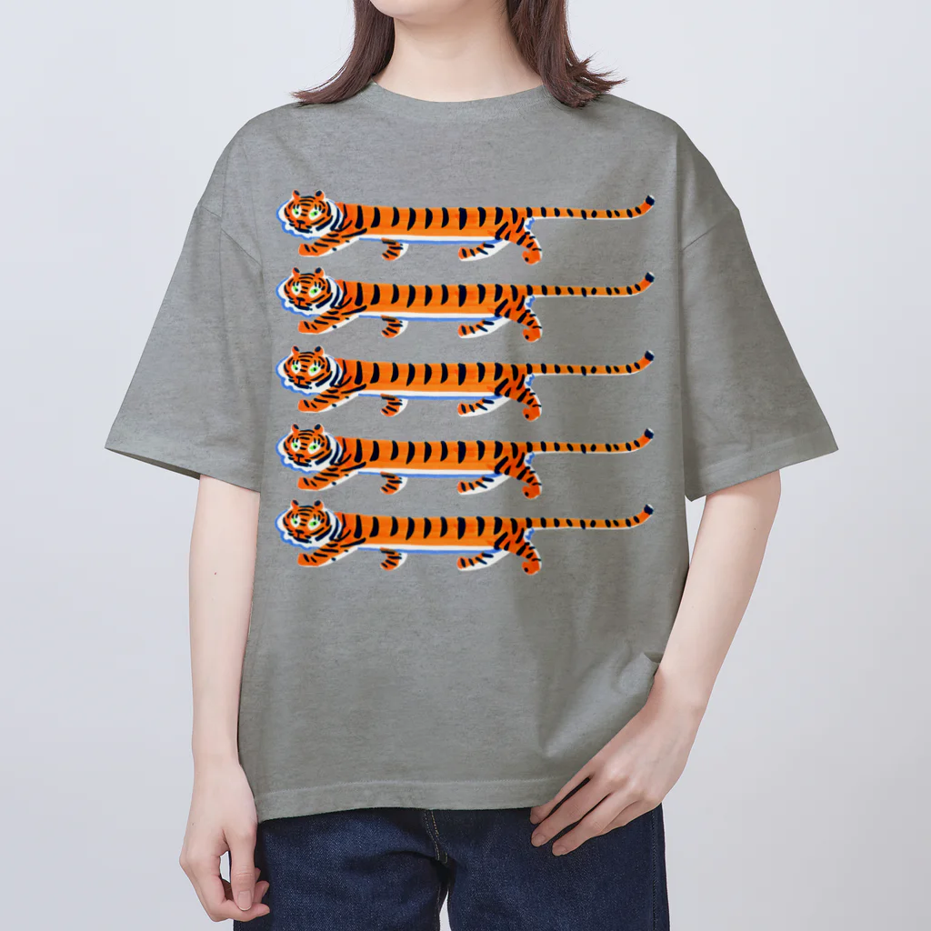 segasworksの細長いとらちゃん五段重ね オーバーサイズTシャツ