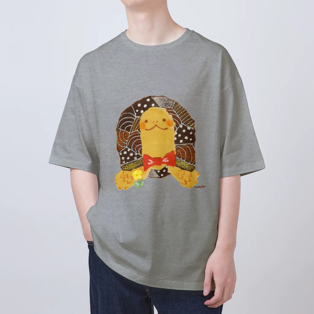 めろんぽっぷのお店だよの蝶ネクタイのゾウガメくん Oversized T-Shirt