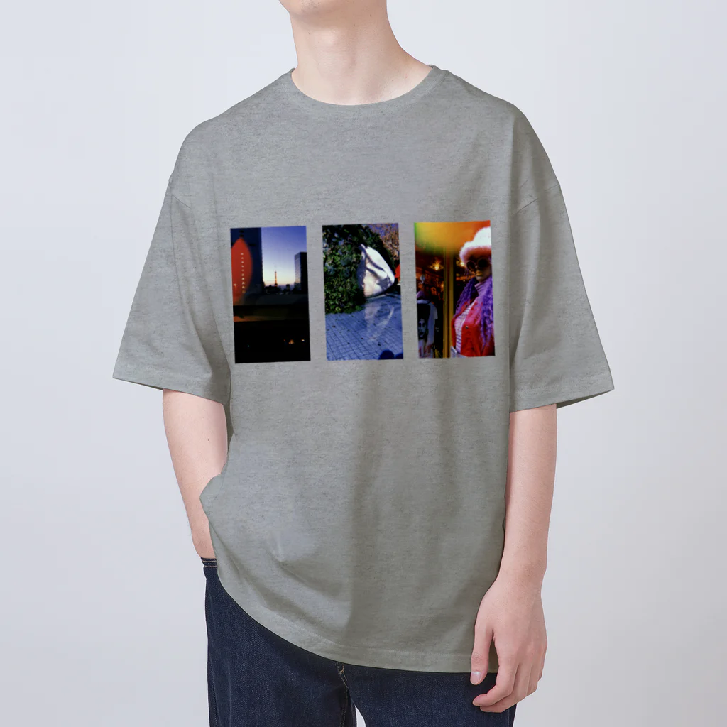 ﾄﾙｺﾞﾚの三連東京 Oversized T-Shirt