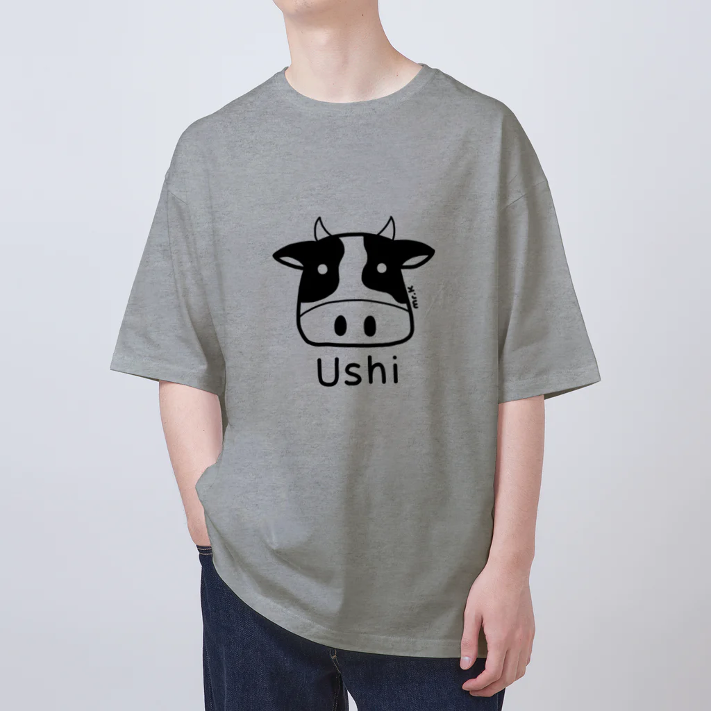 MrKShirtsのUshi (牛) 黒デザイン オーバーサイズTシャツ