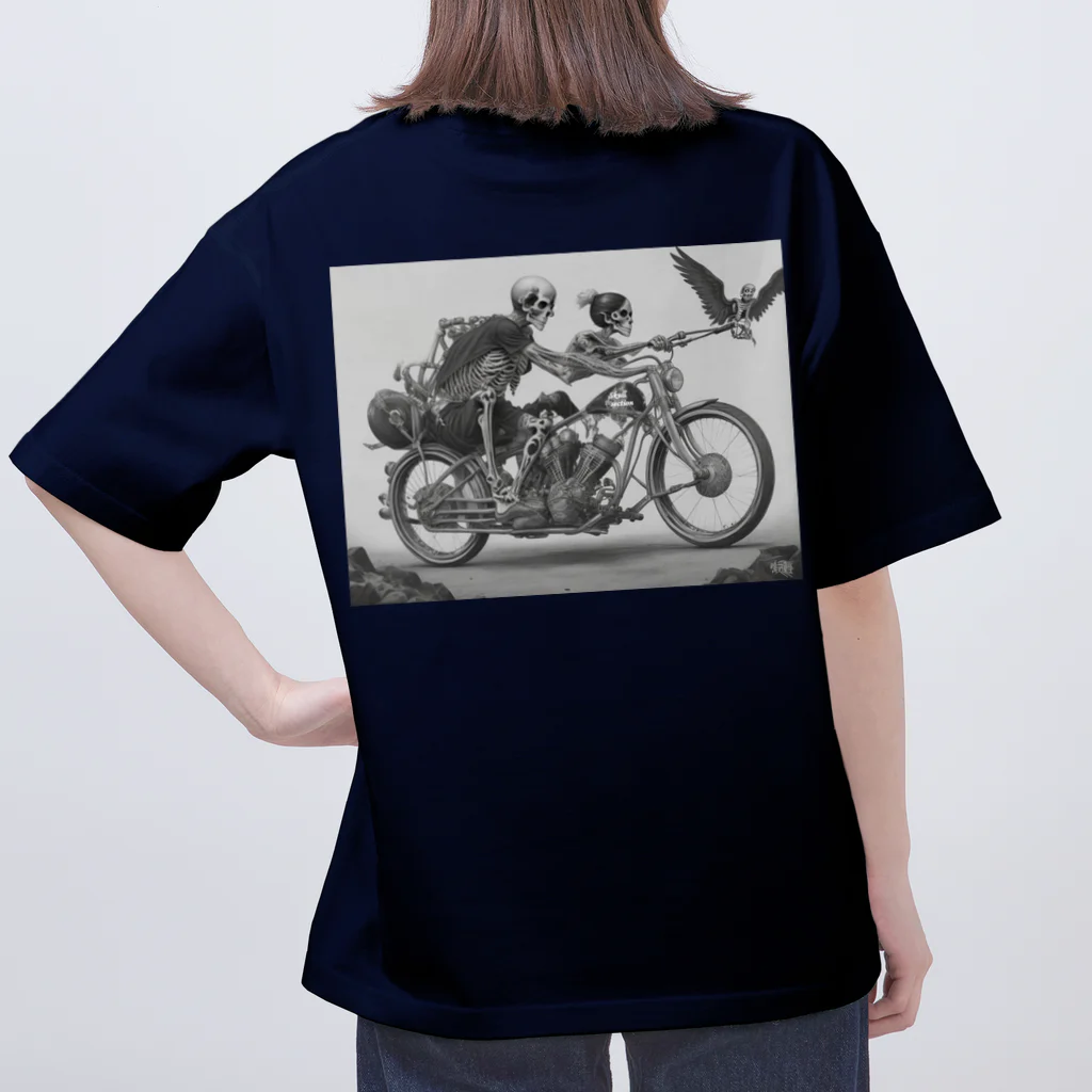 Skull sectionのバイクとドクロ（黒メイン） Oversized T-Shirt